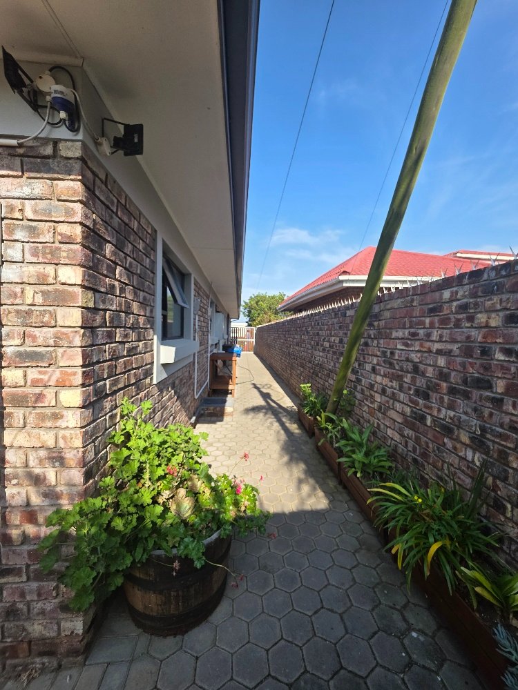 3 Bedroom Property for Sale in Dana Bay Western Cape